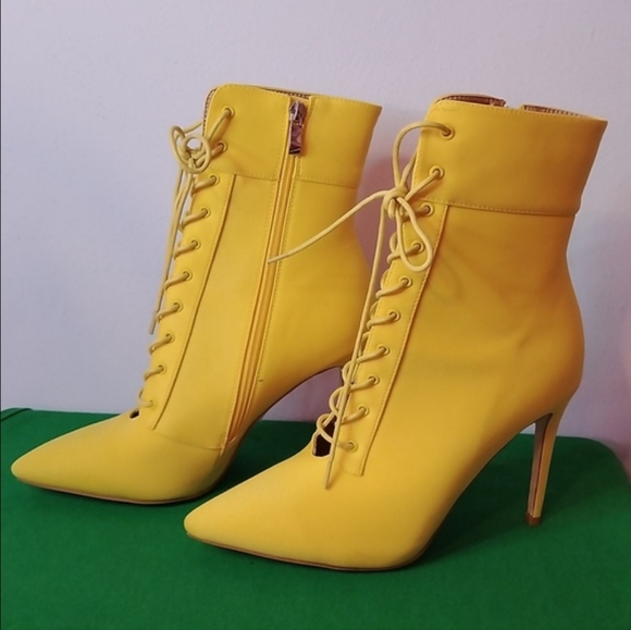 🎉Host Pick🎉 Womens Yellow Azalea Wang Booties - Picture 1 of 11